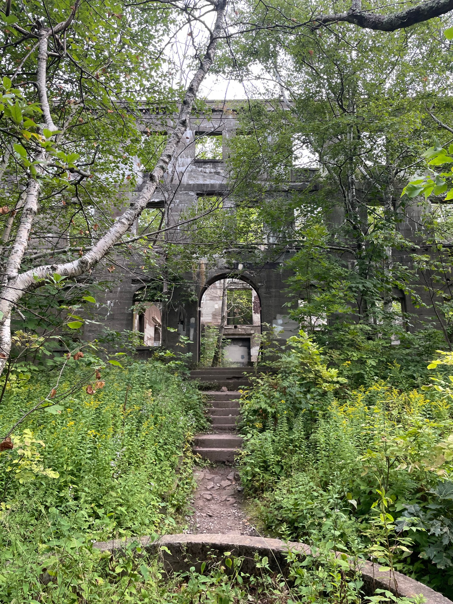 Overlook Mountain House Ruins // 1923- – Buildings of New England