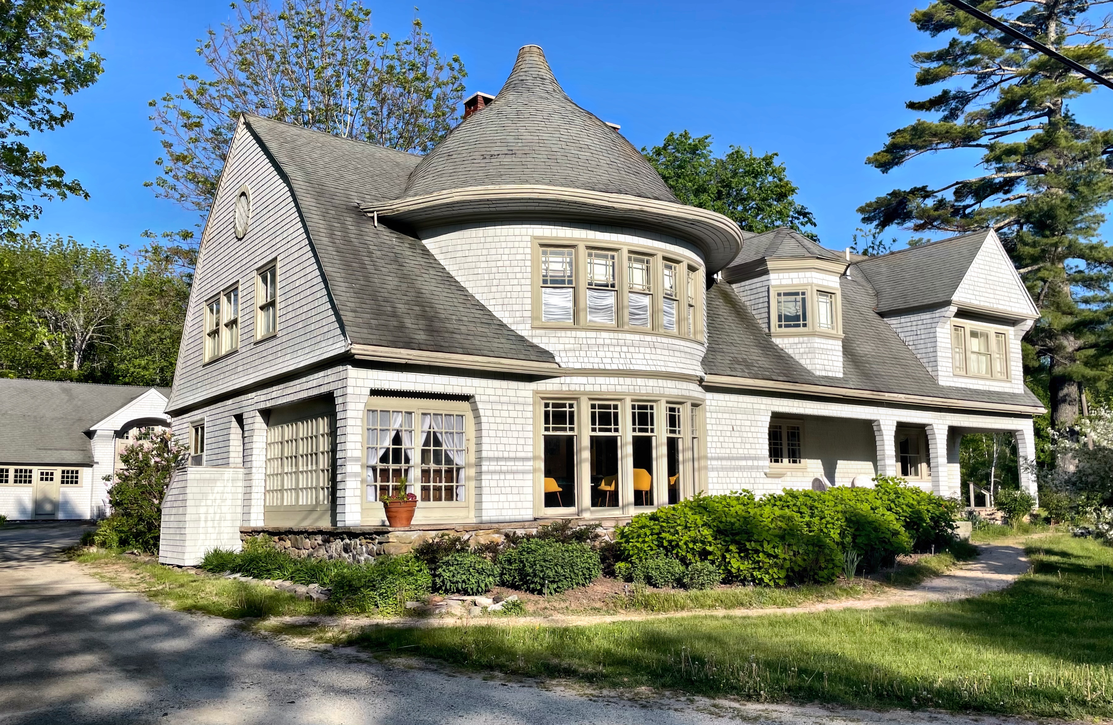 Barncastle // 1884 – Buildings of New England