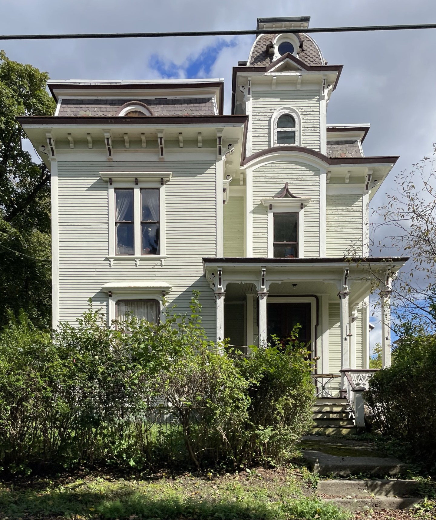 Bellcast Mansard – Buildings of New England