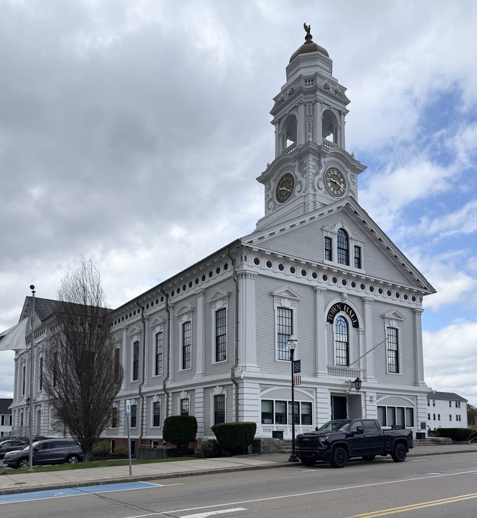 Town Hall – Buildings of New England